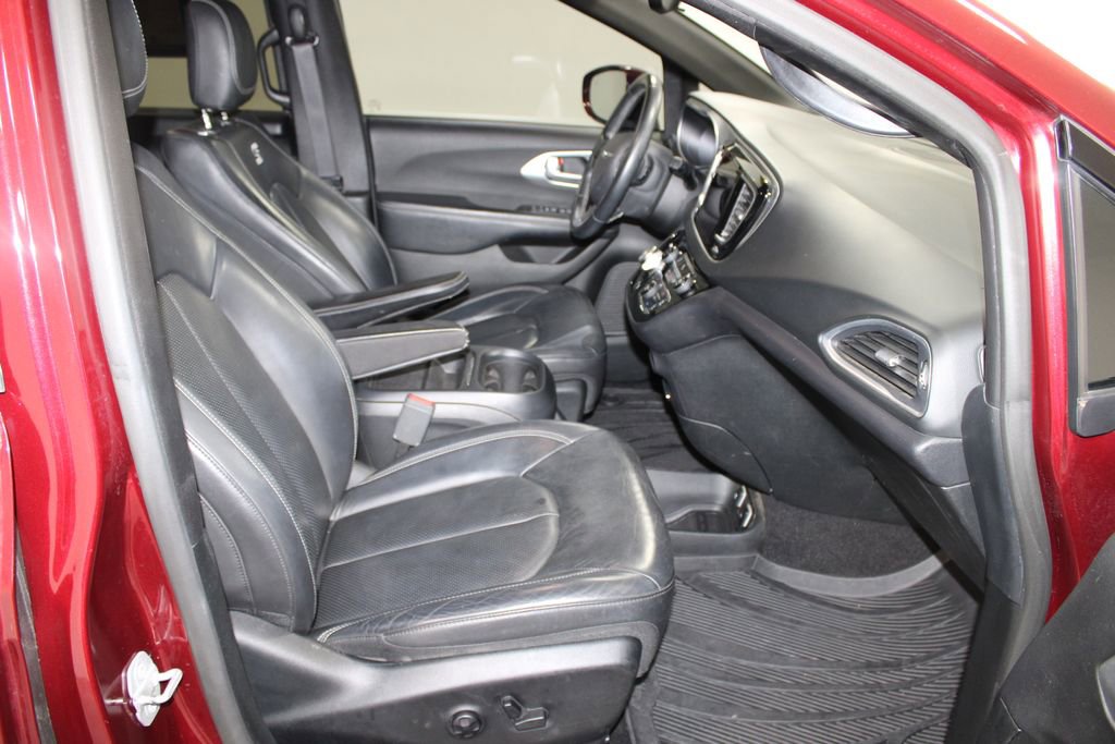 Used 2018 Chrysler Pacifica Touring-L w/ Premium Audio Group FWD image 28