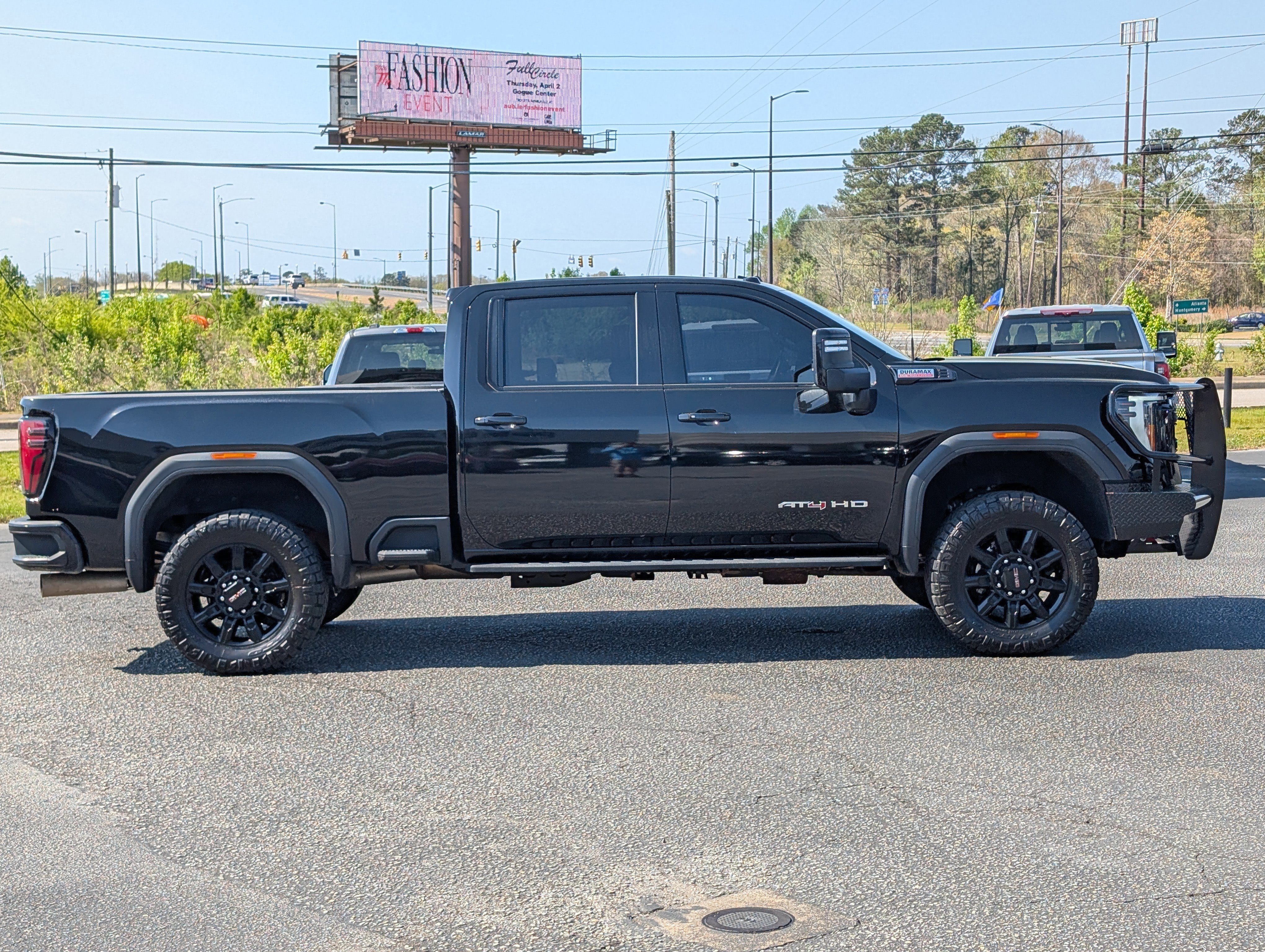 Used 2024 GMC Sierra 2500 AT4 w/ AT4 Premium Plus Package AWD/4WD image 2