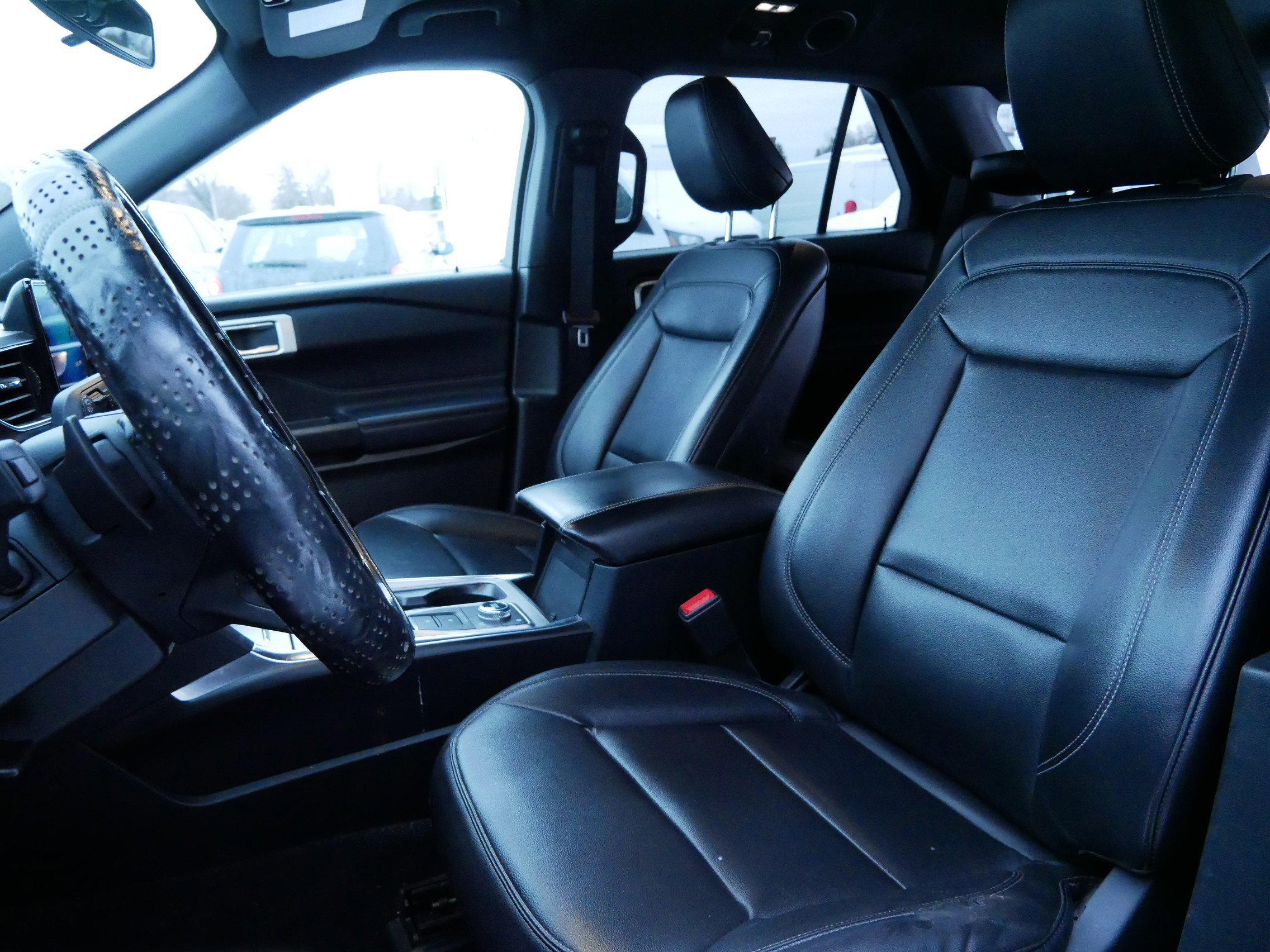 Certified 2020 Ford Explorer XLT w/ Equipment Group 202A image 7