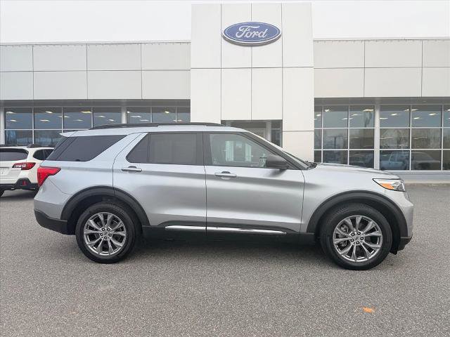 Certified 2022 Ford Explorer XLT w/ Equipment Group 202A image 3