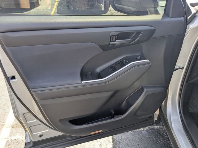 Used 2023 Toyota Highlander LE image 21