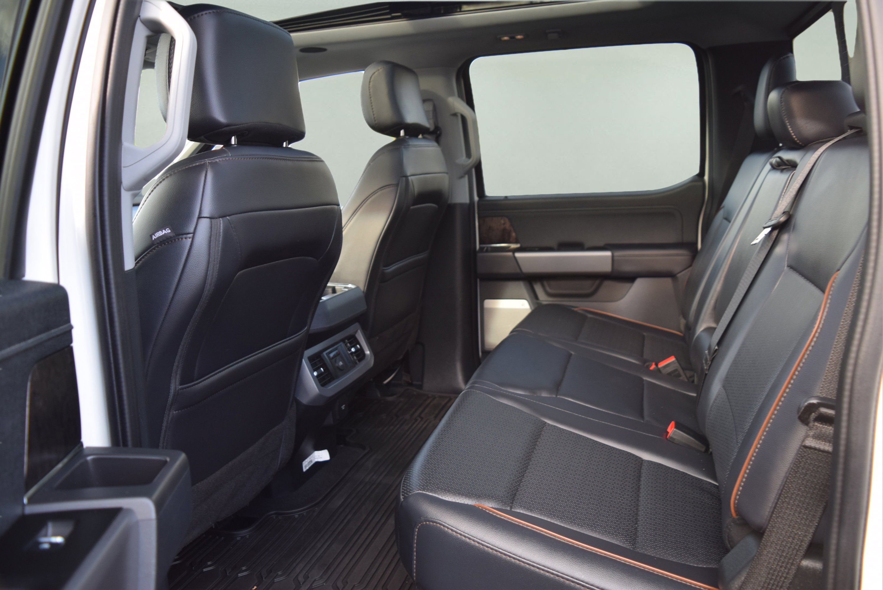 Certified 2025 Ford F350 Lariat w/ Lariat Ultimate Package AWD/4WD image 9