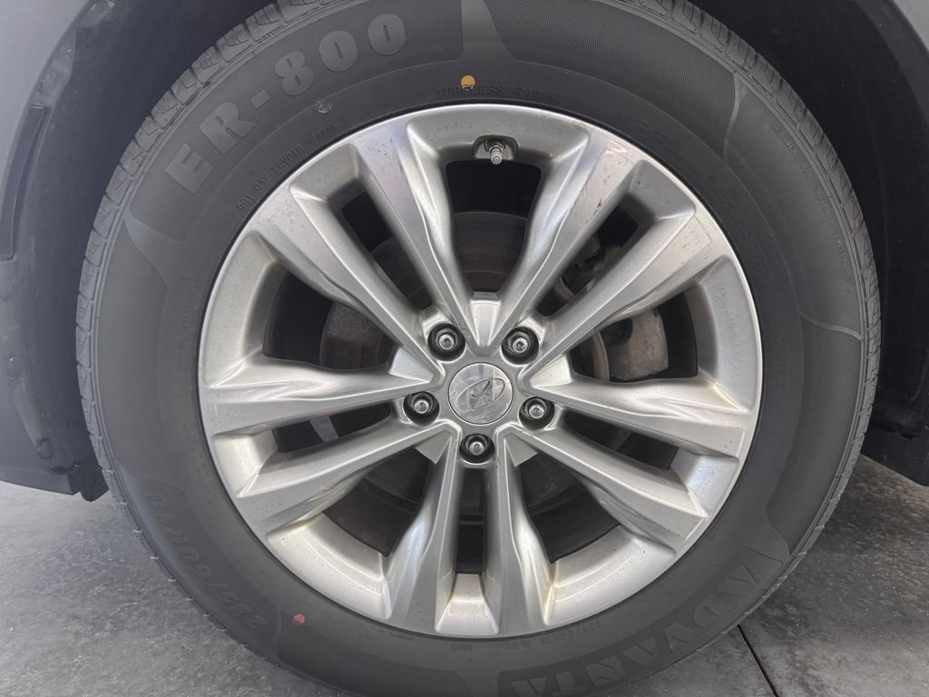 Used 2017 Hyundai Santa Fe Sport 2.0T AWD/4WD image 9