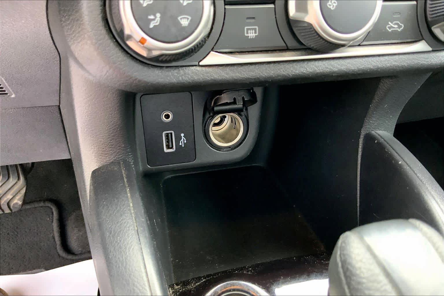Used 2020 Nissan Versa S FWD image 30
