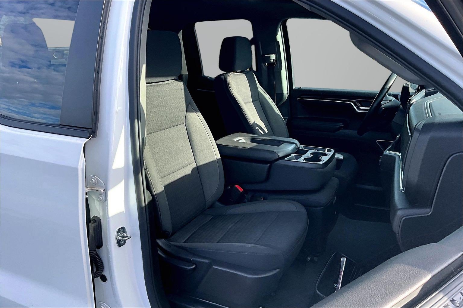 Used 2023 Chevrolet Silverado 1500 LT AWD/4WD image 7