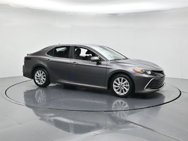 Used 2024 Toyota Camry LE FWD image 3