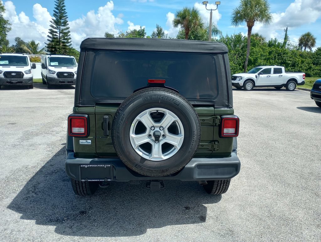 Used 2022 Jeep Wrangler Unlimited Sport AWD/4WD image 6
