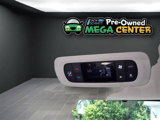 Used 2024 Chrysler Pacifica Touring-L FWD image 21