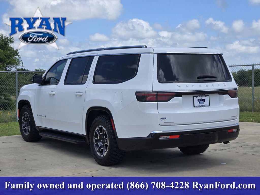 Used 2023 Jeep Wagoneer L Series II w/ Convenience Group I AWD/4WD image 4