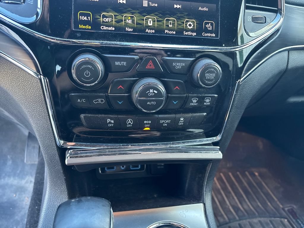 Used 2020 Jeep Grand Cherokee Limited w/ Luxury Group II AWD/4WD image 17