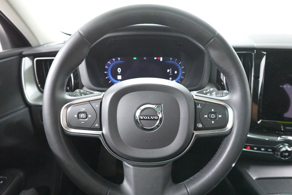 Used 2023 Volvo XC60 B5 Core image 14