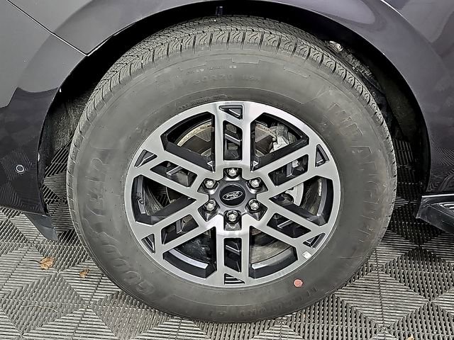 Certified 2025 Ford Expedition Active image 9