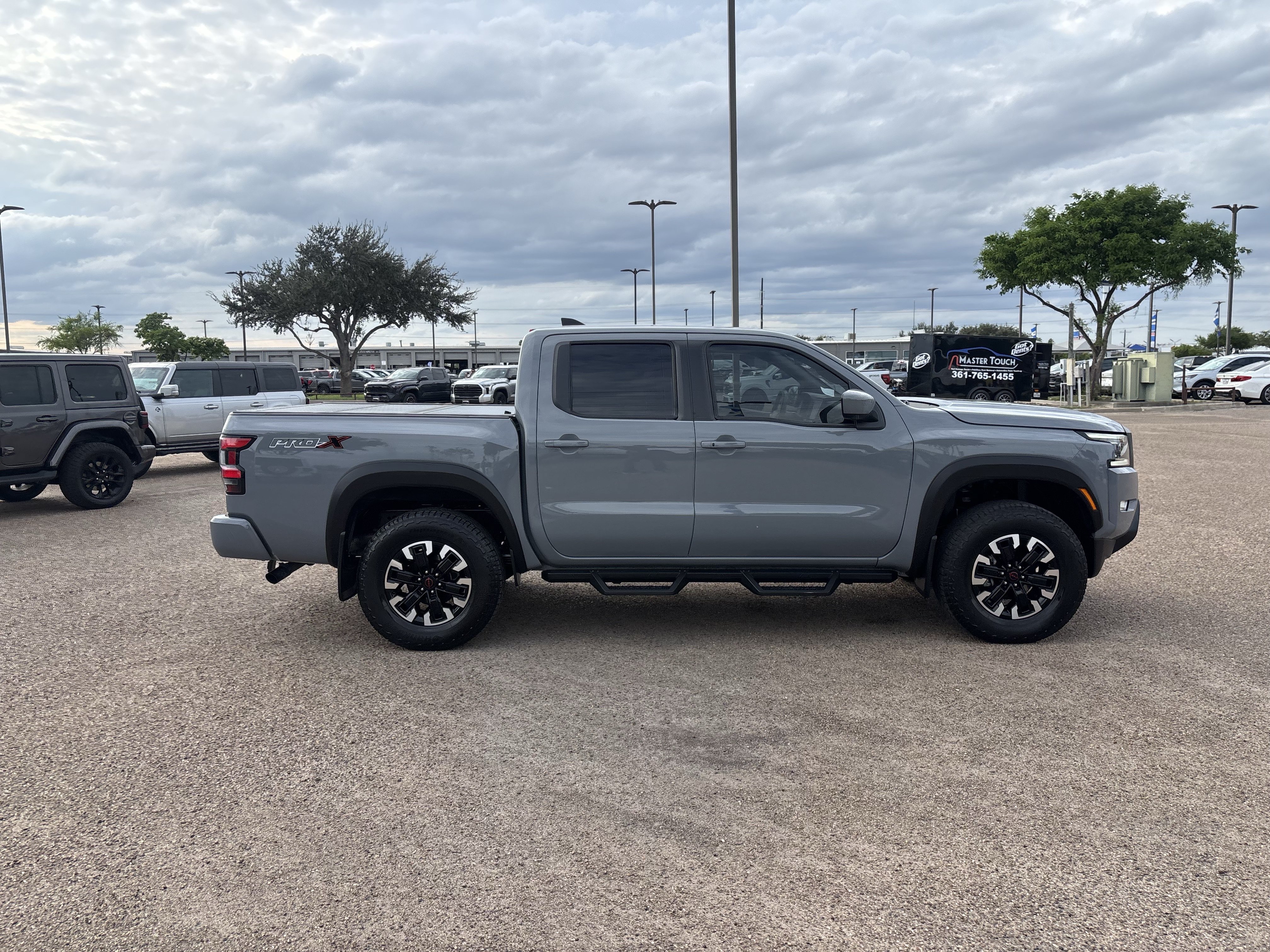 Used 2022 Nissan Frontier Pro-X RWD image 4