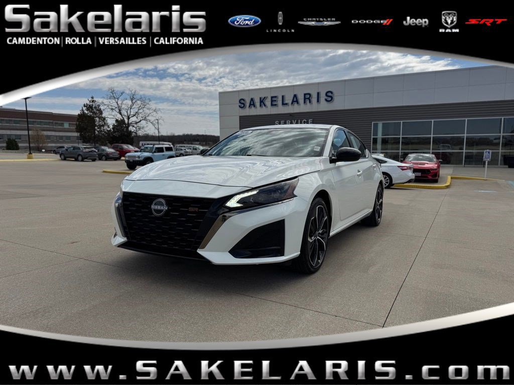 Used 2025 Nissan Altima 2.5 SR FWD image 7