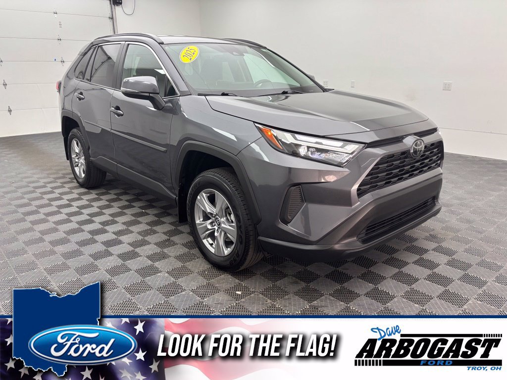 Used 2025 Toyota RAV4 XLE AWD/4WD image 1