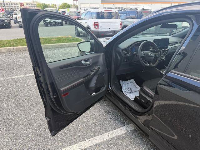 Certified 2025 Ford Escape ST-Line w/ Tech Pack #1 AWD/4WD image 10