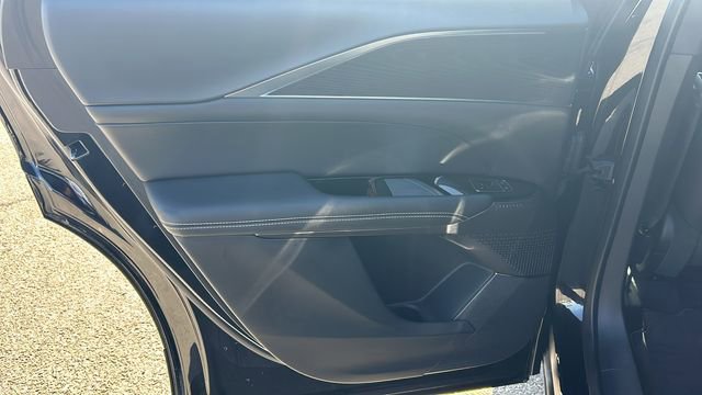 Used 2025 Cadillac Lyriq Luxury image 14