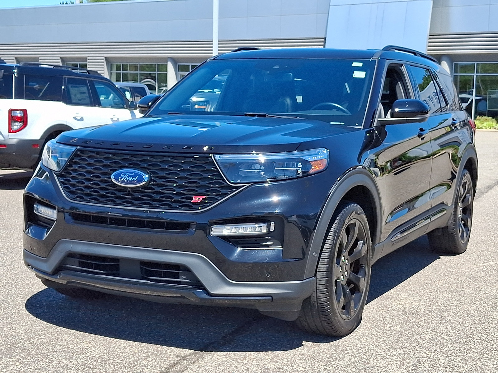 Certified 2022 Ford Explorer ST w/ Equipment Group 401A AWD/4WD image 4