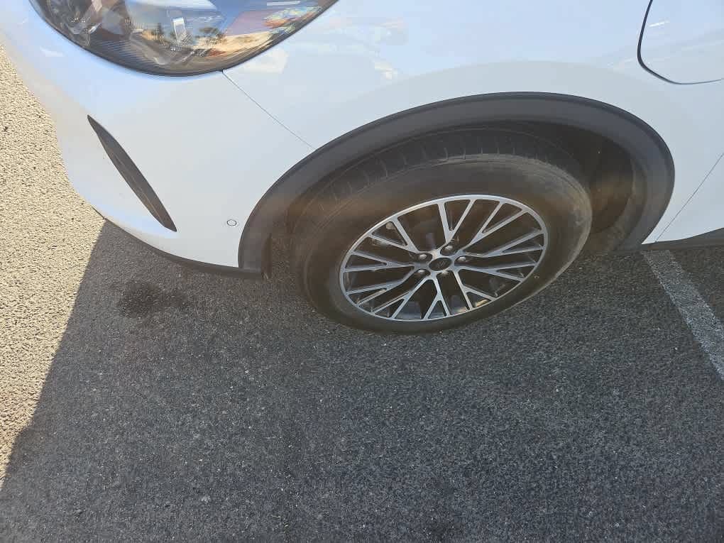 Certified 2023 Ford Escape SE w/ PHEV Premium Package FWD image 3