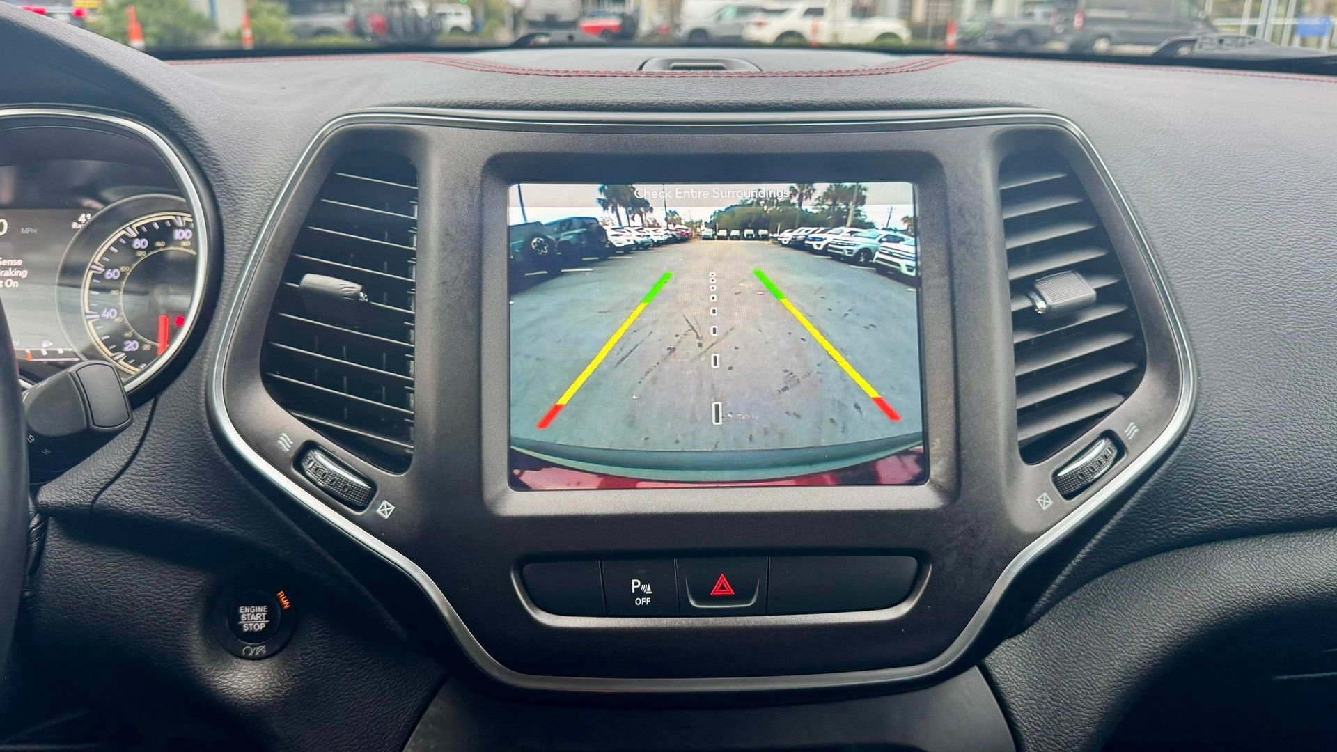 Used 2019 Jeep Cherokee Trailhawk w/ Cold Weather Group image 30