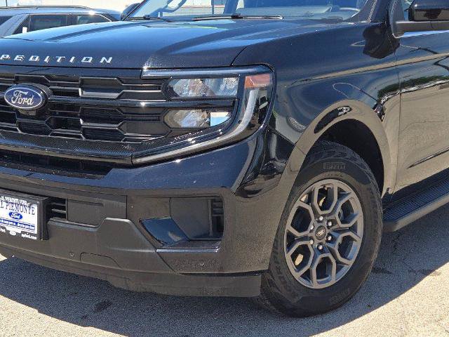 Certified 2025 Ford Expedition Active AWD/4WD image 3