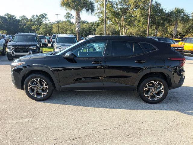 Used 2025 Chevrolet Trax LT FWD image 7
