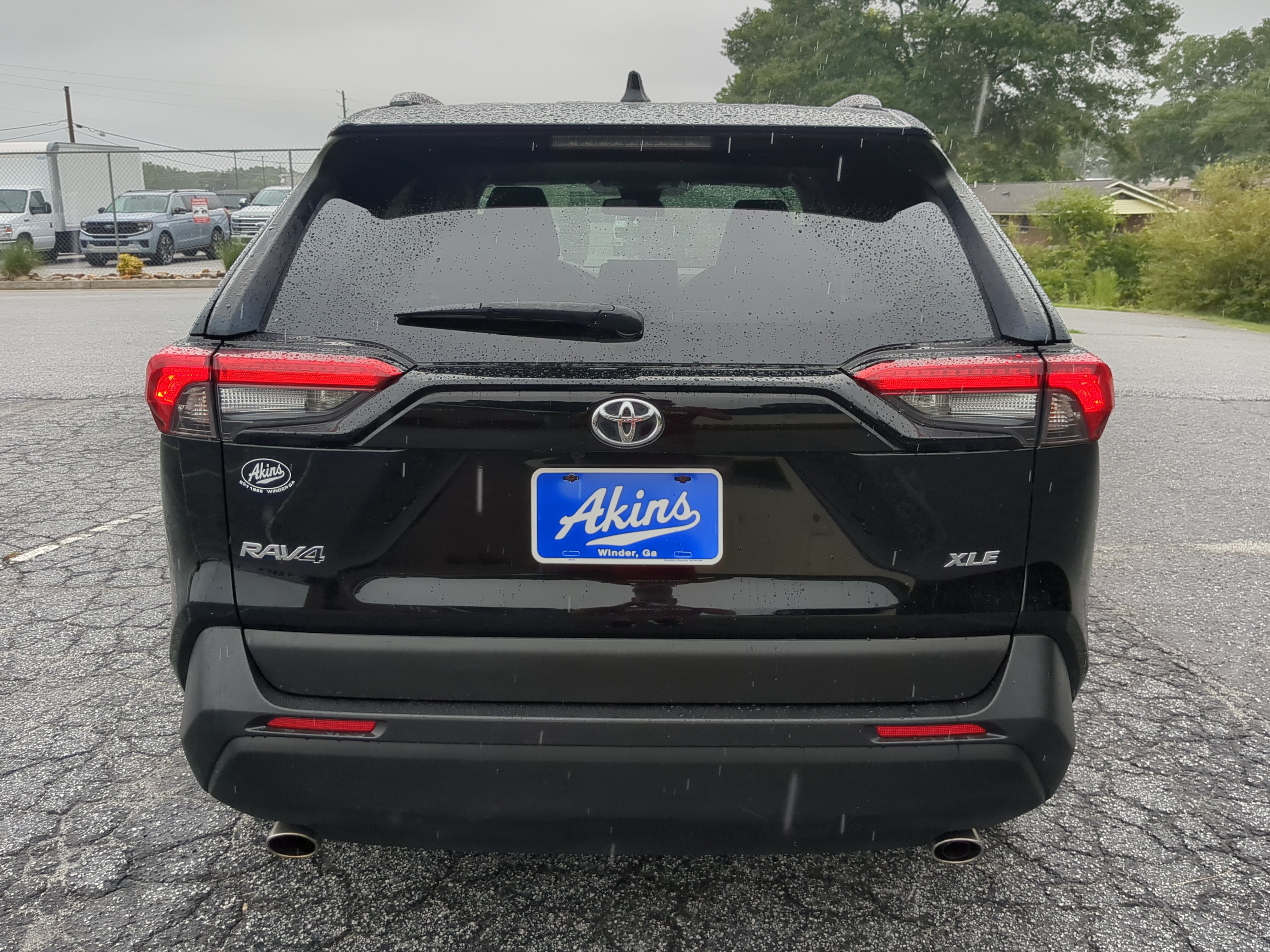 Used 2019 Toyota RAV4 XLE w/ Convenience Package FWD image 4