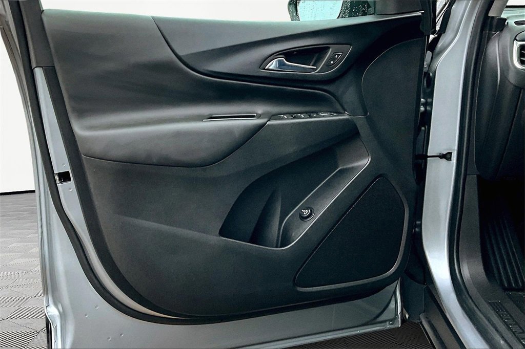 Used 2023 Chevrolet Equinox LT w/ Driver Convenience Package image 23