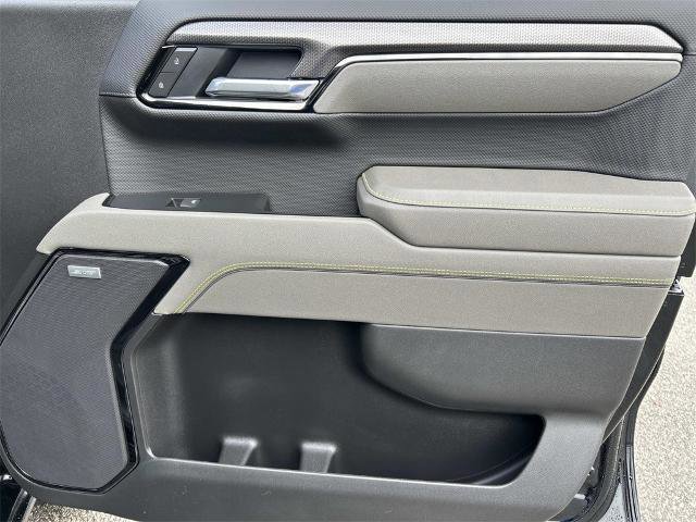 Used 2025 Chevrolet Silverado 1500 ZR2 w/ Technology Package image 26