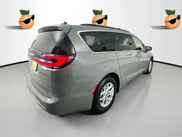 Used 2022 Chrysler Pacifica Touring-L image 5