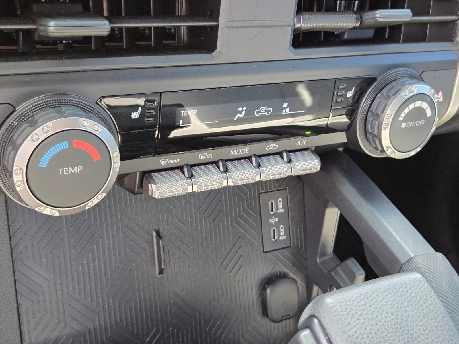 Used 2025 Toyota Tacoma SR5 AWD/4WD image 22