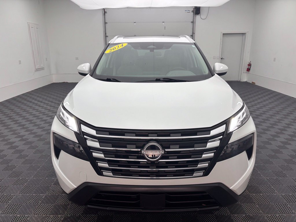 Used 2024 Nissan Rogue SV w/ SV Premium Package FWD image 14