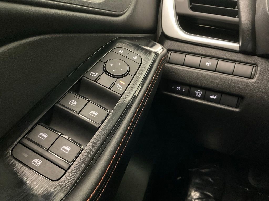 Used 2025 Nissan Rogue SV AWD/4WD image 20