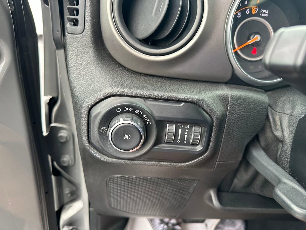 Used 2020 Jeep Wrangler Sport image 12