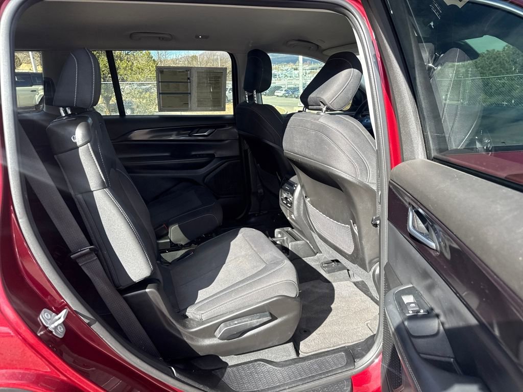 Used 2023 Jeep Grand Cherokee L Laredo image 28