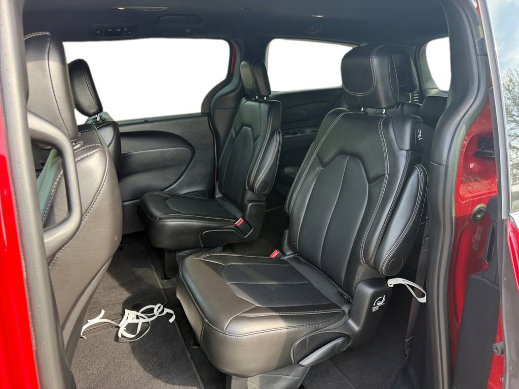 Used 2025 Chrysler Pacifica Select FWD image 25
