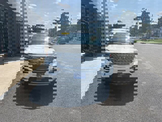 Certified 2022 Ford Explorer Limited w/ Equipment Group 301A image 7