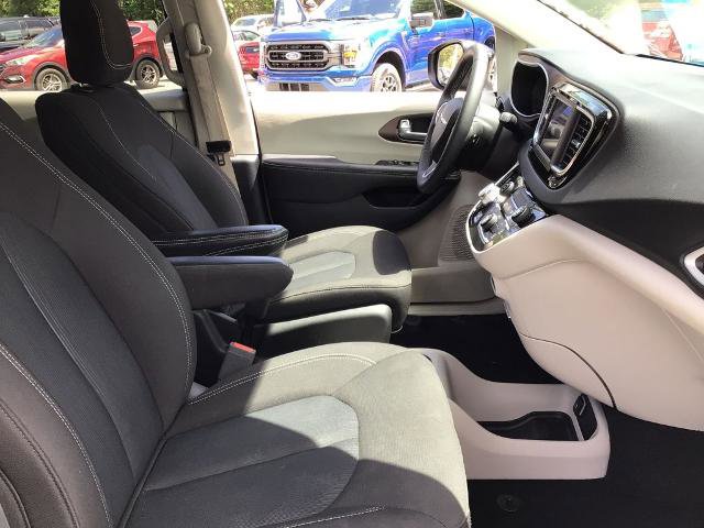 Used 2024 Chrysler Voyager LX FWD image 27