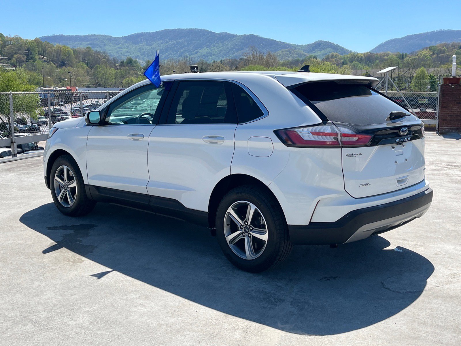 Certified 2022 Ford Edge SEL w/ Convenience Package AWD/4WD image 4