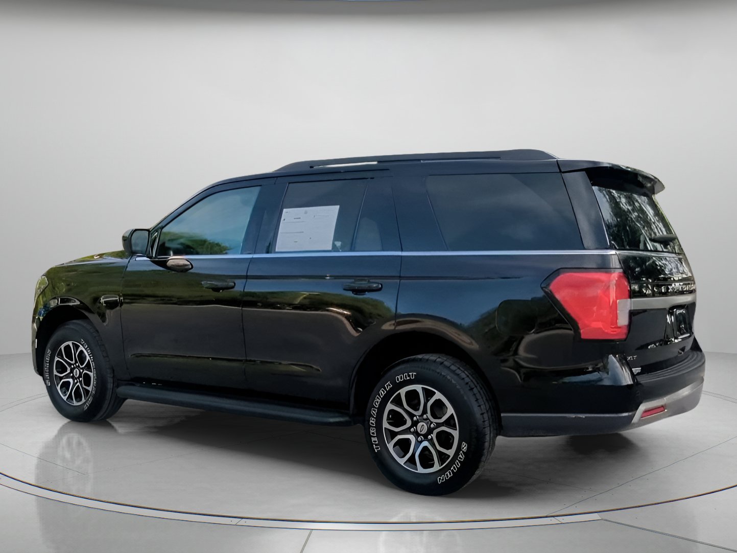Certified 2024 Ford Expedition XLT RWD image 19