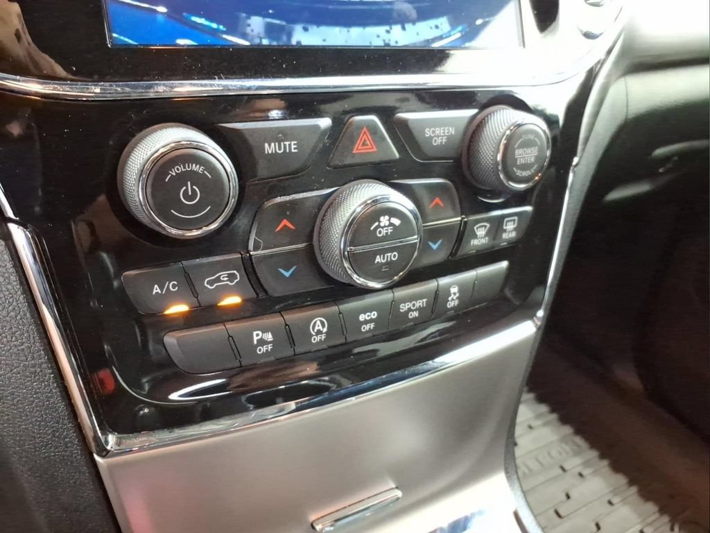 Used 2021 Jeep Grand Cherokee Laredo X AWD/4WD image 18