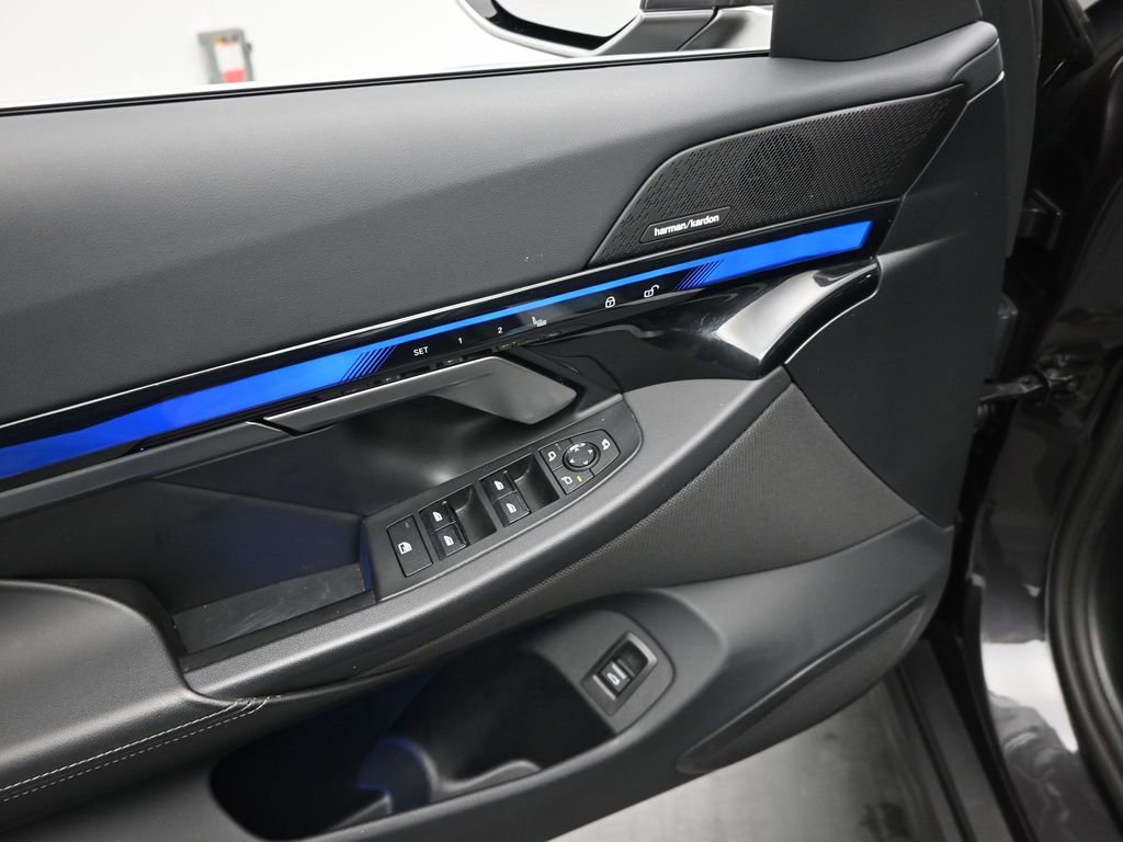 Used 2024 BMW i5 eDrive40i image 11