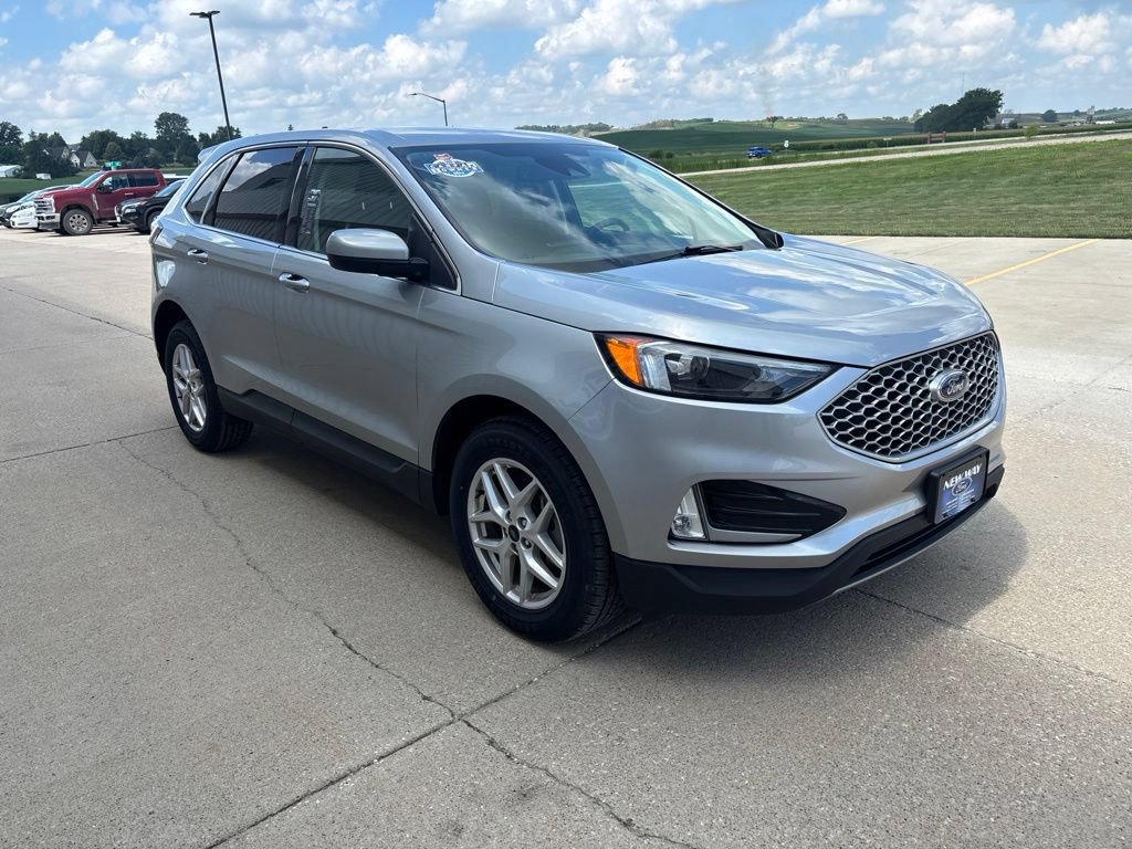 Certified 2024 Ford Edge SEL w/ Convenience Package AWD/4WD image 3