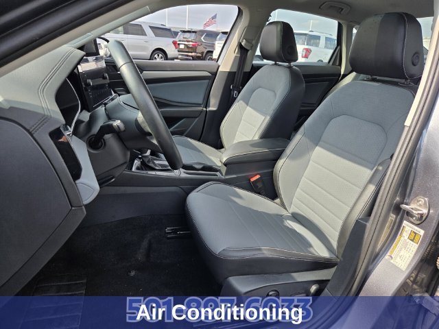 Used 2025 Volkswagen Jetta SE FWD image 10