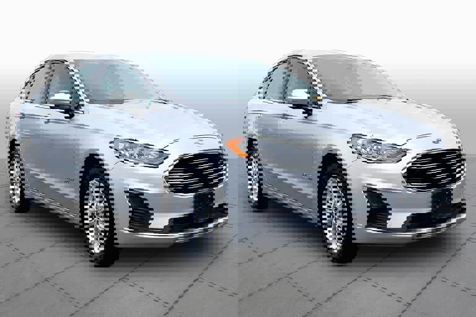 Certified 2019 Ford Fusion SE image 3