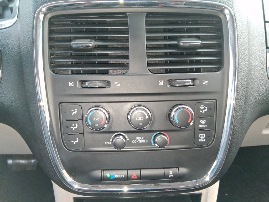 Used 2019 Dodge Grand Caravan SE w/ UConnect Hands-Free Group FWD image 17