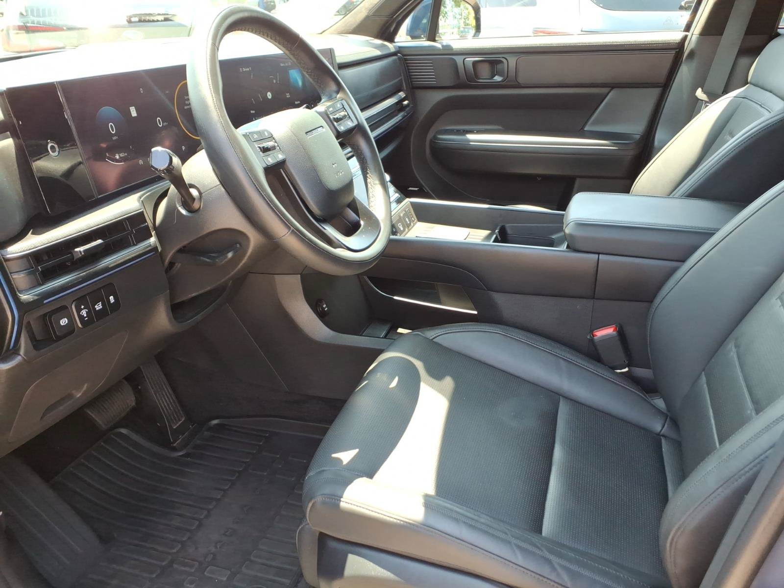 Used 2025 Hyundai Santa Fe Calligraphy AWD/4WD image 11