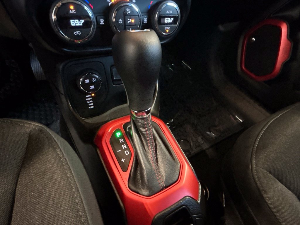 Used 2017 Jeep Renegade Trailhawk AWD/4WD image 15