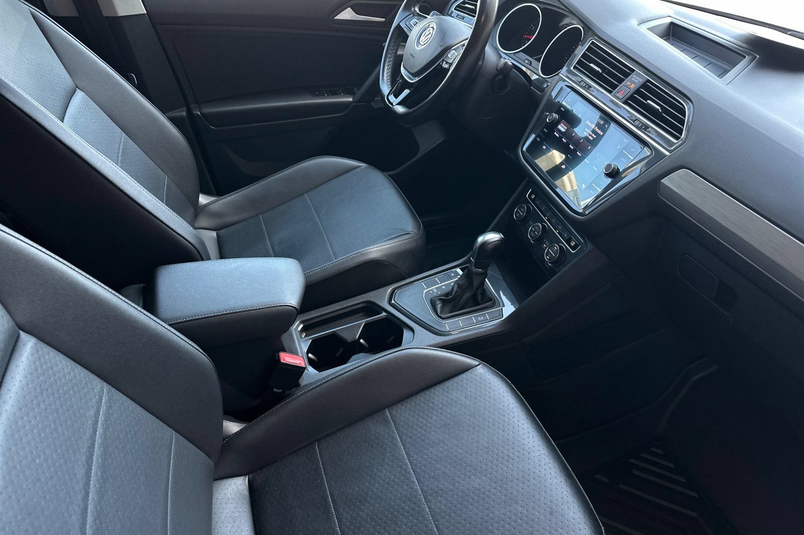 Used 2019 Volkswagen Tiguan SE FWD image 16
