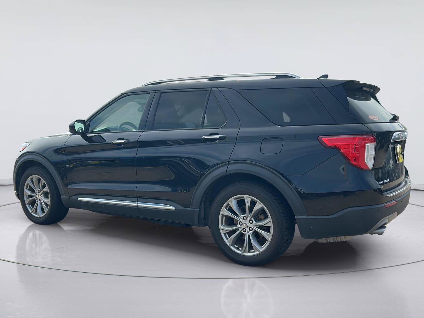 Certified 2022 Ford Explorer Limited RWD image 6